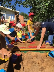 5 июля  в детском саду  состоялся конкурс среди всех возрастных групп на лучшую постройку из песка