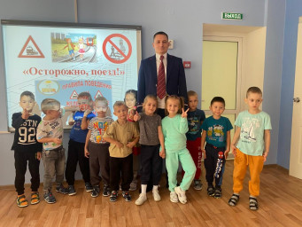 Уступи дорогу поездам 1