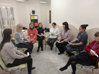 Встреча педагога-психолога Коломиец Е.В. с мамами средних групп №2 и №3